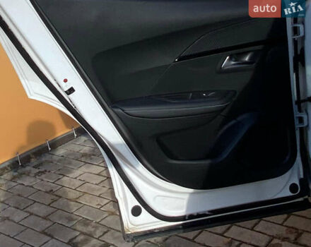 Белый Пежо 2008, объемом двигателя 0 л и пробегом 148 тыс. км за 18900 $, фото 20 на Automoto.ua