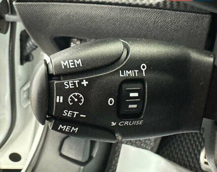 Белый Пежо 2008, объемом двигателя 0 л и пробегом 73 тыс. км за 17450 $, фото 15 на Automoto.ua