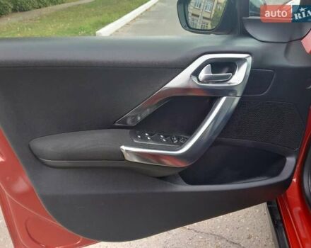 Красный Пежо 2008, объемом двигателя 1.2 л и пробегом 49 тыс. км за 9000 $, фото 10 на Automoto.ua