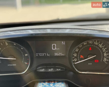 Красный Пежо 2008, объемом двигателя 1.2 л и пробегом 71 тыс. км за 9900 $, фото 32 на Automoto.ua