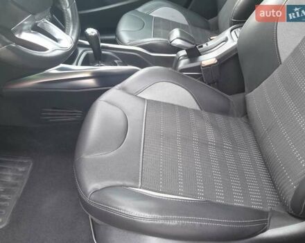 Красный Пежо 2008, объемом двигателя 1.2 л и пробегом 49 тыс. км за 9000 $, фото 9 на Automoto.ua