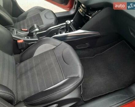 Красный Пежо 2008, объемом двигателя 1.2 л и пробегом 49 тыс. км за 9000 $, фото 16 на Automoto.ua