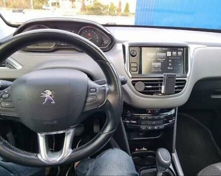 Червоний Пежо 2008, об'ємом двигуна 1.2 л та пробігом 124 тис. км за 12500 $, фото 2 на Automoto.ua