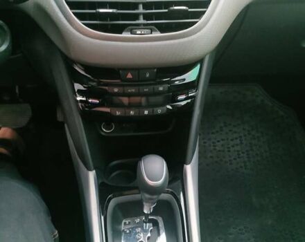 Червоний Пежо 2008, об'ємом двигуна 1.2 л та пробігом 71 тис. км за 11800 $, фото 22 на Automoto.ua