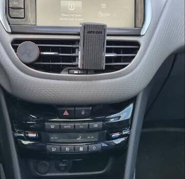 Червоний Пежо 2008, об'ємом двигуна 1.2 л та пробігом 124 тис. км за 12500 $, фото 5 на Automoto.ua