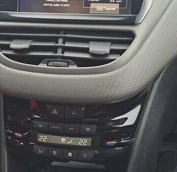 Красный Пежо 2008, объемом двигателя 1.2 л и пробегом 103 тыс. км за 9800 $, фото 9 на Automoto.ua