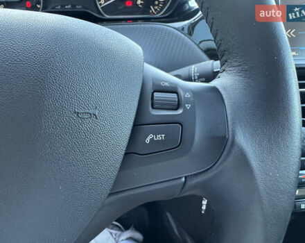 Червоний Пежо 2008, об'ємом двигуна 1.2 л та пробігом 54 тис. км за 11500 $, фото 34 на Automoto.ua