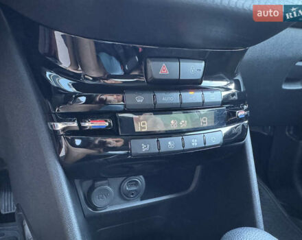 Червоний Пежо 2008, об'ємом двигуна 1.2 л та пробігом 54 тис. км за 11500 $, фото 31 на Automoto.ua