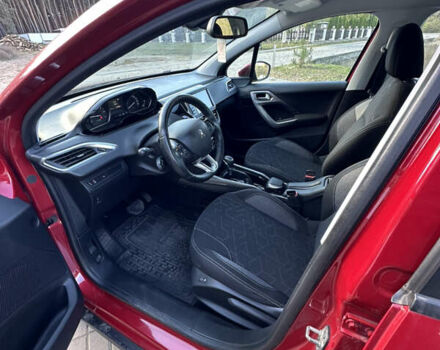 Червоний Пежо 2008, об'ємом двигуна 1.2 л та пробігом 159 тис. км за 10999 $, фото 6 на Automoto.ua