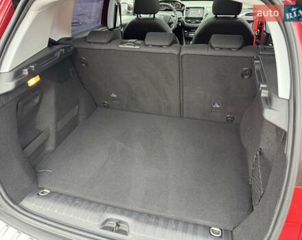 Красный Пежо 2008, объемом двигателя 1.2 л и пробегом 38 тыс. км за 13500 $, фото 11 на Automoto.ua