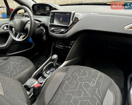 Червоний Пежо 2008, об'ємом двигуна 1.2 л та пробігом 130 тис. км за 10800 $, фото 19 на Automoto.ua