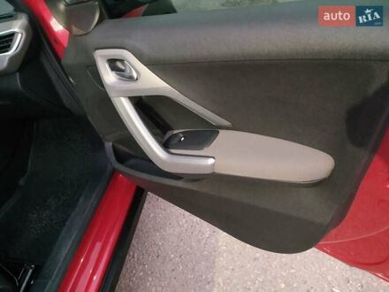 Пежо 2008 2016 у Харкові на Automoto.ua Червоний Пежо 2008, об'ємом двигуна 1.2 л та пробігом 71 тис. км за 11800 $, фото 1 на Automoto.ua