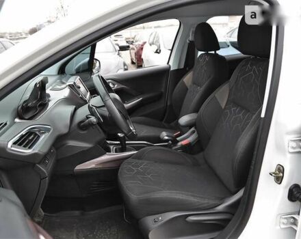 Пежо 2008, объемом двигателя 1.2 л и пробегом 134 тыс. км за 10900 $, фото 7 на Automoto.ua