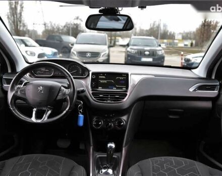 Пежо 2008, объемом двигателя 1.2 л и пробегом 134 тыс. км за 10900 $, фото 12 на Automoto.ua