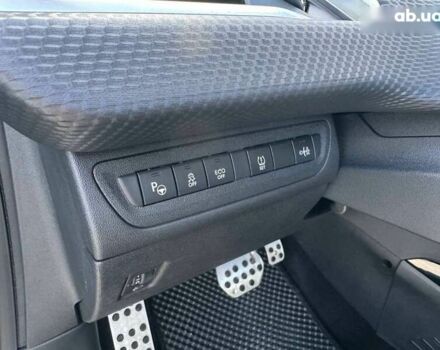 Пежо 2008, объемом двигателя 1.6 л и пробегом 137 тыс. км за 11500 $, фото 10 на Automoto.ua