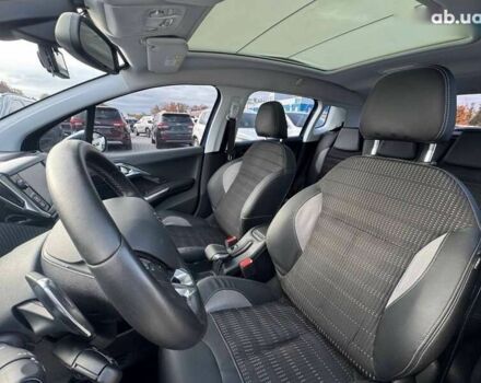 Пежо 2008, объемом двигателя 1.6 л и пробегом 137 тыс. км за 11500 $, фото 16 на Automoto.ua