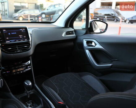 Пежо 2008, об'ємом двигуна 1.2 л та пробігом 85 тис. км за 13200 $, фото 10 на Automoto.ua