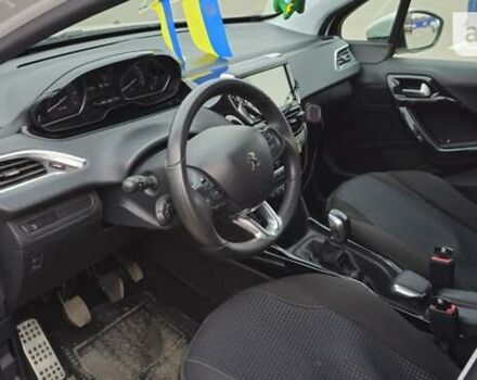 Пежо 2008, объемом двигателя 1.2 л и пробегом 96 тыс. км за 12500 $, фото 12 на Automoto.ua