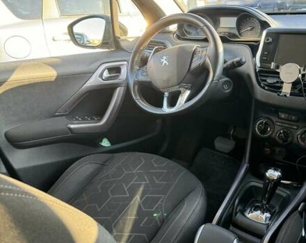 Пежо 2008 2016 у Львові на Automoto.ua Сірий Пежо 2008, об'ємом двигуна 1.2 л та пробігом 52 тис. км за 11500 $, фото 5 на Automoto.ua