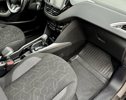 Серый Пежо 2008, объемом двигателя 1.2 л и пробегом 67 тыс. км за 13600 $, фото 24 на Automoto.ua