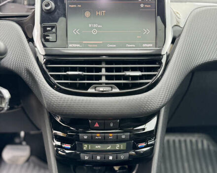 Серый Пежо 2008, объемом двигателя 1.2 л и пробегом 67 тыс. км за 13600 $, фото 17 на Automoto.ua