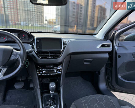 Пежо 2008 2017 у Києві на Automoto.ua Сірий Пежо 2008, об'ємом двигуна 1.2 л та пробігом 77 тис. км за 10900 $, фото 23 на Automoto.ua