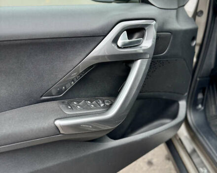 Серый Пежо 2008, объемом двигателя 1.2 л и пробегом 67 тыс. км за 13600 $, фото 12 на Automoto.ua