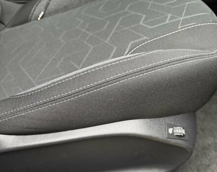 Пежо 2008 2019 в Киеве на Automoto.ua Серый Пежо 2008, объемом двигателя 1.2 л и пробегом 45 тыс. км за 13800 $, фото 23 на Automoto.ua