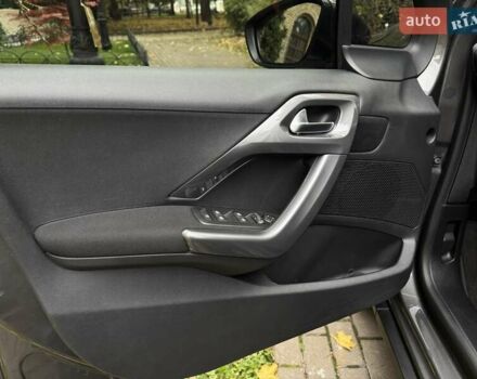 Пежо 2008 2019 в Киеве на Automoto.ua Серый Пежо 2008, объемом двигателя 1.2 л и пробегом 45 тыс. км за 13800 $, фото 7 на Automoto.ua