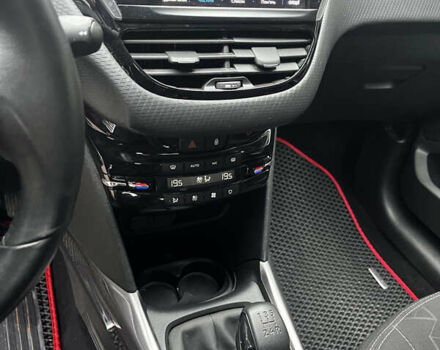 Серый Пежо 2008, объемом двигателя 1.2 л и пробегом 53 тыс. км за 10200 $, фото 7 на Automoto.ua