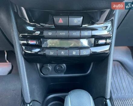 Пежо 2008 2019 у Миргороде на Automoto.ua Сірий Пежо 2008, об'ємом двигуна 0 л та пробігом 100 тис. км за 12500 $, фото 6 на Automoto.ua