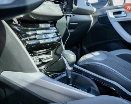 Зелений Пежо 2008, об'ємом двигуна 1.2 л та пробігом 45 тис. км за 12500 $, фото 36 на Automoto.ua