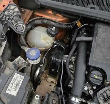 Оранжевый Пежо 2008, объемом двигателя 1.2 л и пробегом 84 тыс. км за 17500 $, фото 28 на Automoto.ua