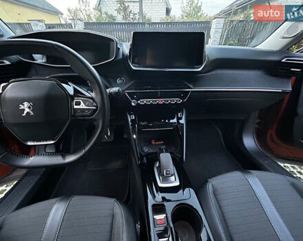 Оранжевый Пежо 2008, объемом двигателя 1.2 л и пробегом 50 тыс. км за 22500 $, фото 3 на Automoto.ua