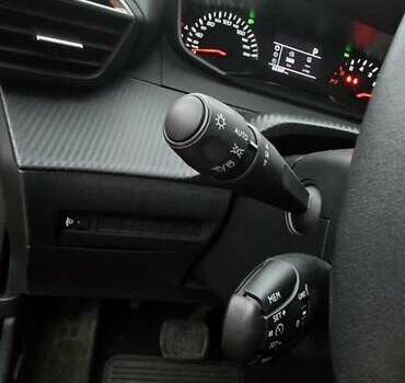 Оранжевый Пежо 2008, объемом двигателя 1.2 л и пробегом 84 тыс. км за 17500 $, фото 16 на Automoto.ua