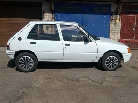 Белый Пежо 205, объемом двигателя 2 л и пробегом 285 тыс. км за 1500 $, фото 1 на Automoto.ua