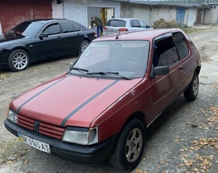 Красный Пежо 205, объемом двигателя 1.8 л и пробегом 200 тыс. км за 700 $, фото 3 на Automoto.ua