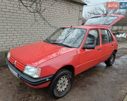 Красный Пежо 205, объемом двигателя 1.4 л и пробегом 250 тыс. км за 800 $, фото 1 на Automoto.ua
