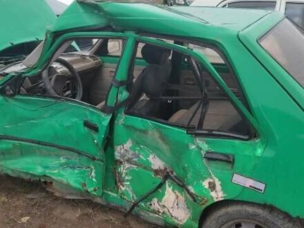 Пежо 205 1988 в Кривом Роге на Automoto.ua Пежо 205, объемом двигателя 1.4 л и пробегом 400 тыс. км за 400 $, фото 1 на Automoto.ua