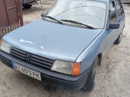 Серый Пежо 205, объемом двигателя 1.8 л и пробегом 250 тыс. км за 650 $, фото 1 на Automoto.ua