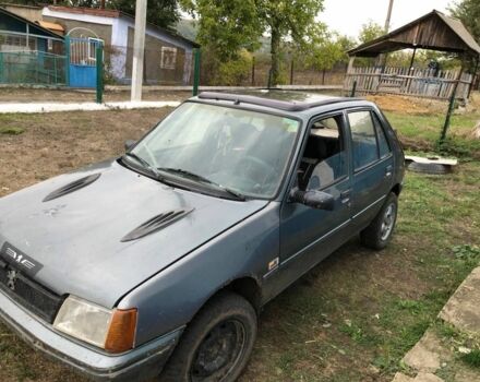 Серый Пежо 205, объемом двигателя 1.7 л и пробегом 200 тыс. км за 800 $, фото 1 на Automoto.ua
