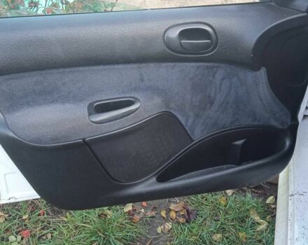 Белый Пежо 206, объемом двигателя 2 л и пробегом 345 тыс. км за 310 $, фото 11 на Automoto.ua