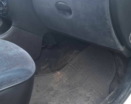 Белый Пежо 206, объемом двигателя 2 л и пробегом 345 тыс. км за 310 $, фото 10 на Automoto.ua