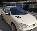 Белый Пежо 206, объемом двигателя 1.39 л и пробегом 280 тыс. км за 3900 $, фото 1 на Automoto.ua