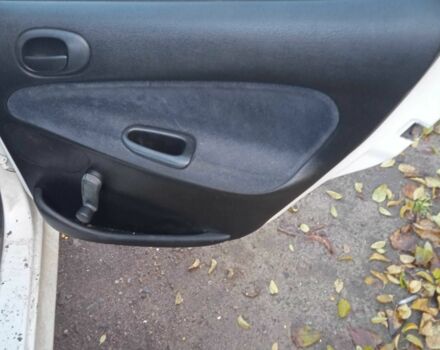 Белый Пежо 206, объемом двигателя 2 л и пробегом 345 тыс. км за 310 $, фото 7 на Automoto.ua