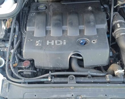 Белый Пежо 206, объемом двигателя 2 л и пробегом 345 тыс. км за 310 $, фото 5 на Automoto.ua