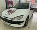 Белый Пежо 206, объемом двигателя 1.4 л и пробегом 280 тыс. км за 3200 $, фото 1 на Automoto.ua