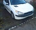 Белый Пежо 206, объемом двигателя 0 л и пробегом 275 тыс. км за 404 $, фото 1 на Automoto.ua