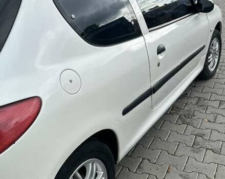 Білий Пежо 206, об'ємом двигуна 1.87 л та пробігом 268 тис. км за 3200 $, фото 3 на Automoto.ua
