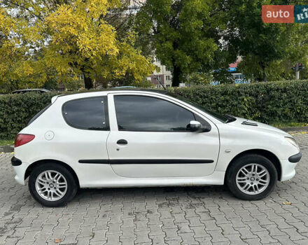 Білий Пежо 206, об'ємом двигуна 1.87 л та пробігом 268 тис. км за 3200 $, фото 1 на Automoto.ua